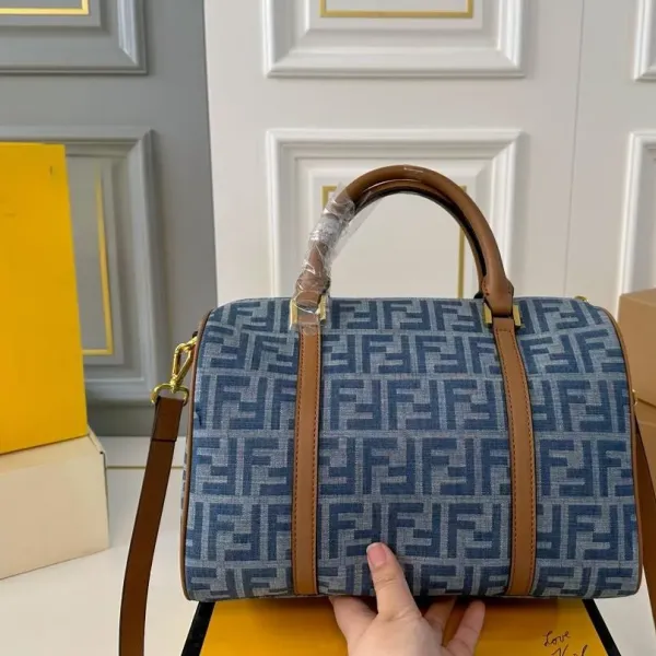 【FENDI  公式旗艦店】フェンディ  ハンドバッグ  当日出荷 好評に付き再入荷！30*20CM  240720
