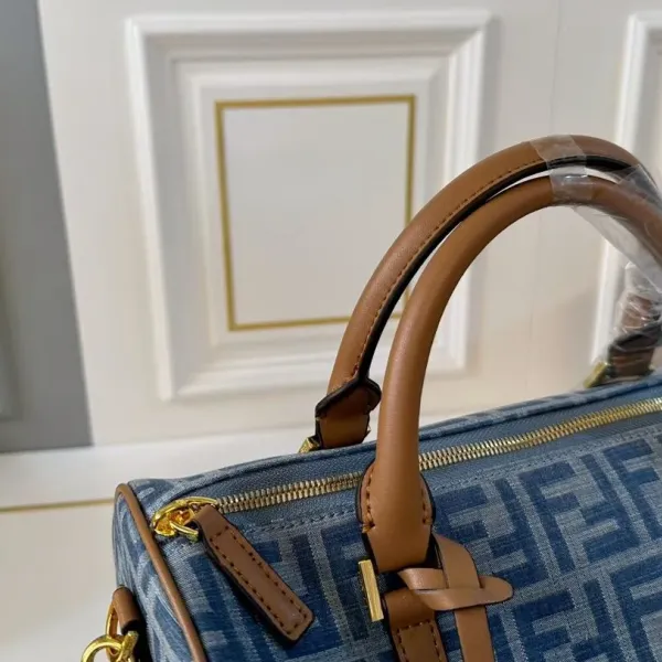 【FENDI  公式旗艦店】フェンディ  ハンドバッグ  当日出荷 好評に付き再入荷！30*20CM  240720