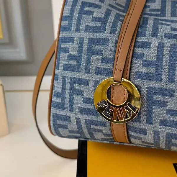 【FENDI  公式旗艦店】フェンディ  ハンドバッグ  当日出荷 好評に付き再入荷！30*20CM  240720