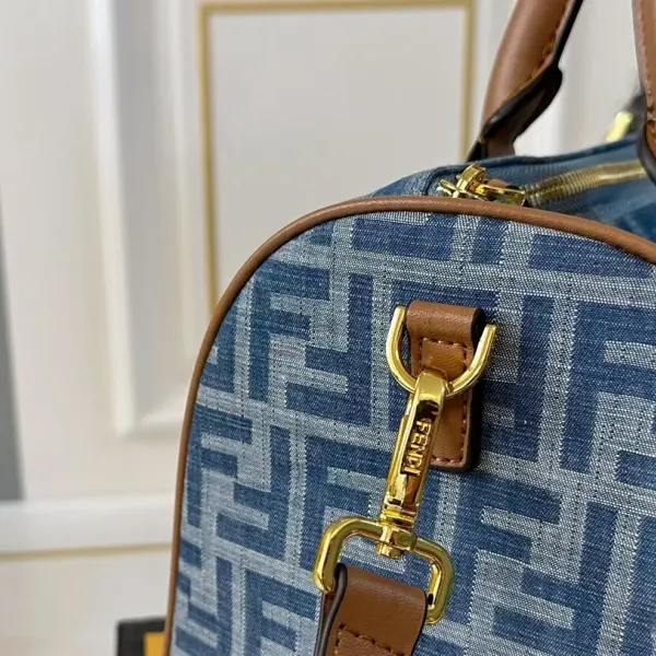 【FENDI  公式旗艦店】フェンディ  ハンドバッグ  当日出荷 好評に付き再入荷！30*20CM  240720