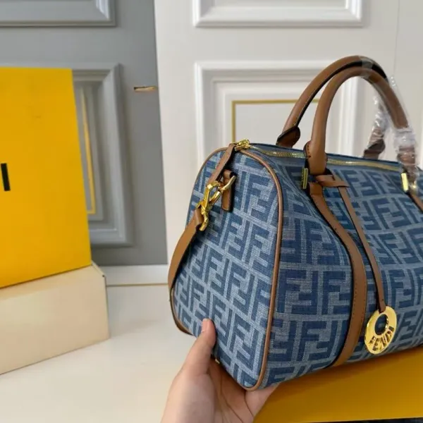 【FENDI  公式旗艦店】フェンディ  ハンドバッグ  当日出荷 好評に付き再入荷！30*20CM  240720