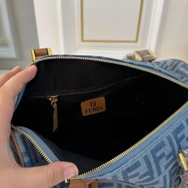 【FENDI  公式旗艦店】フェンディ  ハンドバッグ  当日出荷 好評に付き再入荷！30*20CM  240720