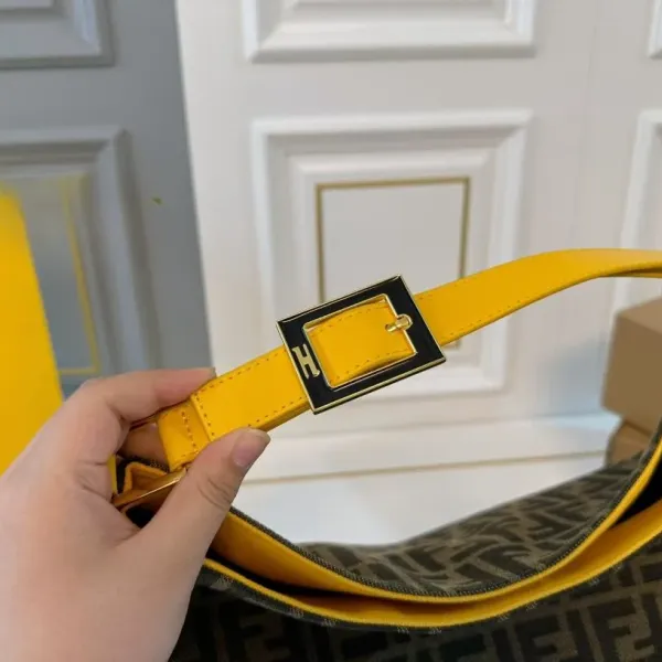 【FENDI  公式旗艦店】フェンディ  ハンドバッグ  当日出荷 好評に付き再入荷！38*35CM  240720