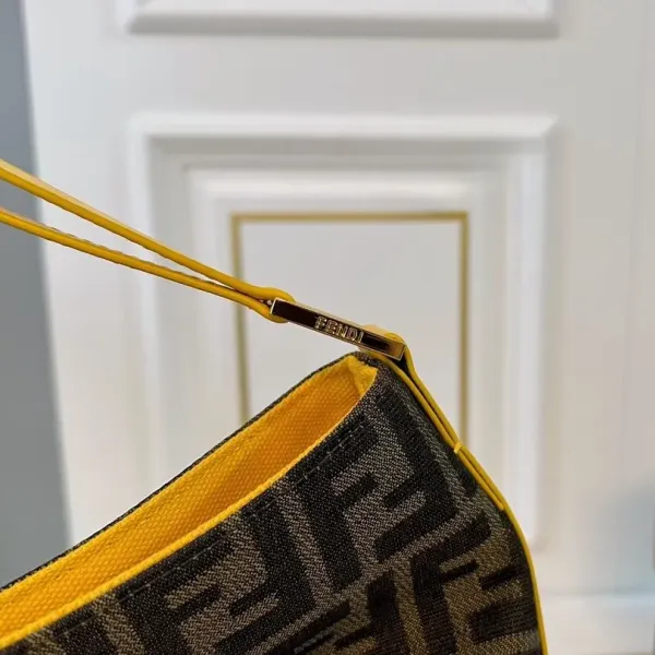 【FENDI  公式旗艦店】フェンディ  ハンドバッグ  当日出荷 好評に付き再入荷！38*35CM  240720