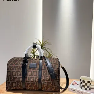 【FENDI  公式旗艦店】フェンディ  旅行かばん  当日出荷 好評に付き再入荷！45*27CM  240720