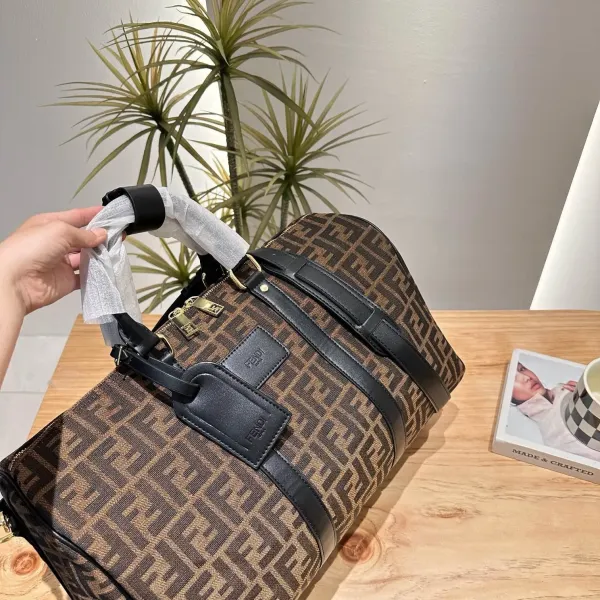 【FENDI  公式旗艦店】フェンディ  旅行かばん  当日出荷 好評に付き再入荷！45*27CM  240720