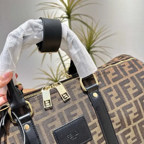 【FENDI  公式旗艦店】フェンディ  旅行かばん  当日出荷 好評に付き再入荷！45*27CM  240720
