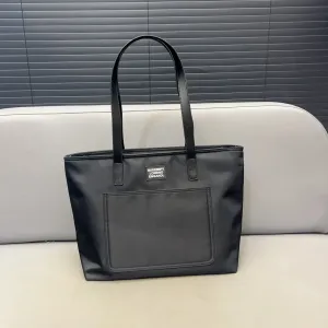 【BURBERRY 公式旗艦店】バーバリー  ハンドバッグ  当日出荷 好評に付き再入荷！34*28CM