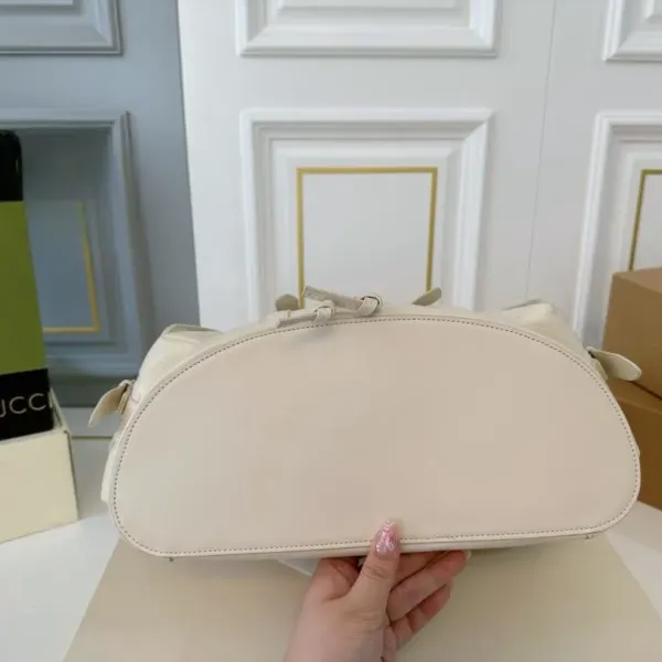 【GUCCI 公式旗艦店】グッチ リュックサック 当日出荷 好評に付き再入荷！33*40CM  240724