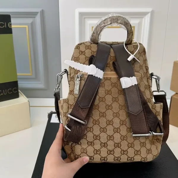 【GUCCI 公式旗艦店】グッチ リュックサック 当日出荷 好評に付き再入荷！22*30CM  240724