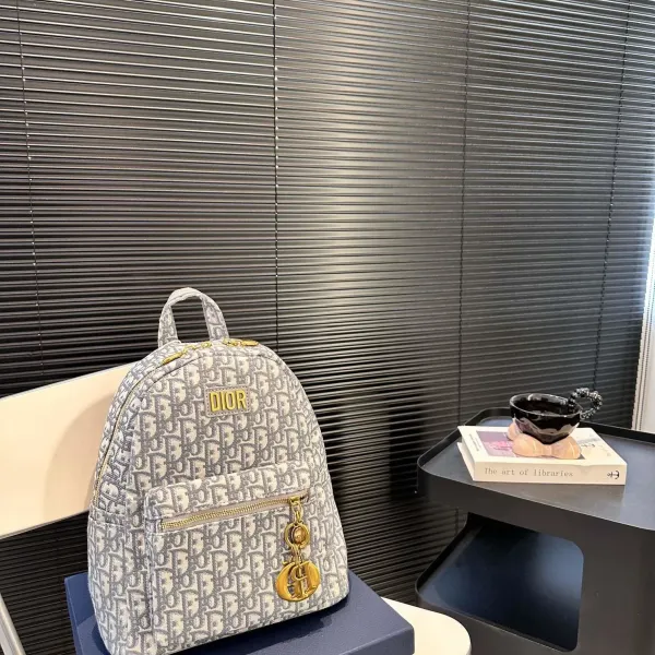 【DIOR公式旗艦店】ディオール リュックサック 当日出荷 好評に付き再入荷！27*32CM 240720