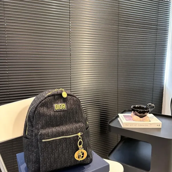 【DIOR公式旗艦店】ディオール リュックサック 当日出荷 好評に付き再入荷！27*32CM 240720