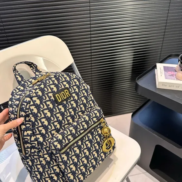 【DIOR公式旗艦店】ディオール リュックサック 当日出荷 好評に付き再入荷！27*32CM 240720