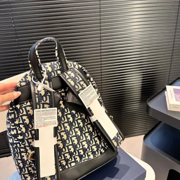 【DIOR公式旗艦店】ディオール リュックサック 当日出荷 好評に付き再入荷！27*32CM 240720
