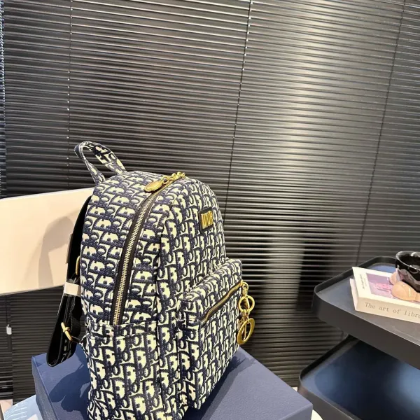 【DIOR公式旗艦店】ディオール リュックサック 当日出荷 好評に付き再入荷！27*32CM 240720