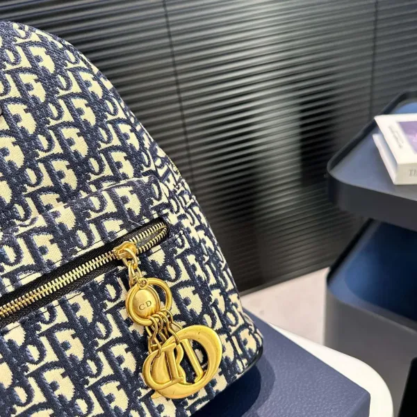 【DIOR公式旗艦店】ディオール リュックサック 当日出荷 好評に付き再入荷！27*32CM 240720