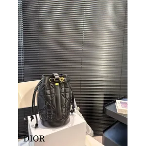 【DIOR公式旗艦店】ディオール リュックサック 当日出荷 好評に付き再入荷！15*24CM 240720