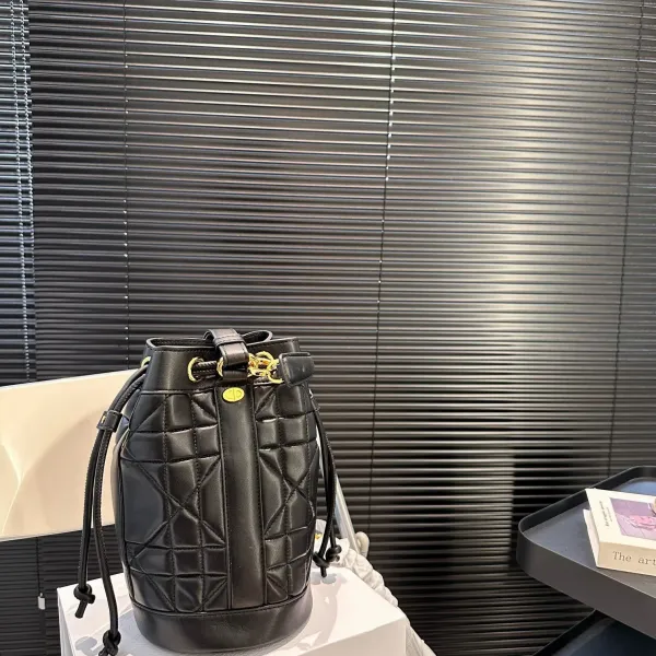【DIOR公式旗艦店】ディオール リュックサック 当日出荷 好評に付き再入荷！15*24CM 240720