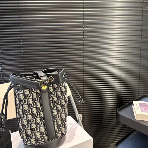 【DIOR公式旗艦店】ディオール リュックサック 当日出荷 好評に付き再入荷！15*24CM 240720