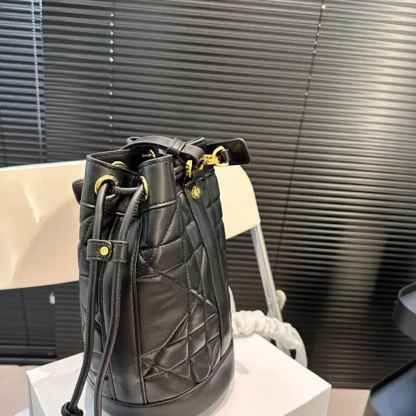 【DIOR公式旗艦店】ディオール リュックサック 当日出荷 好評に付き再入荷！15*24CM 240720