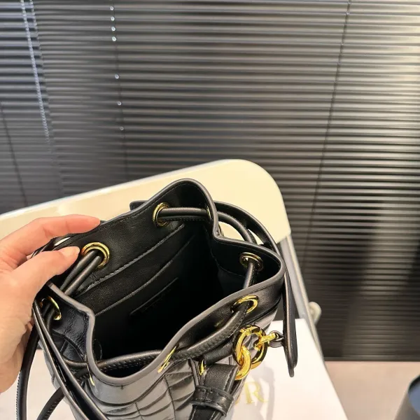 【DIOR公式旗艦店】ディオール リュックサック 当日出荷 好評に付き再入荷！15*24CM 240720