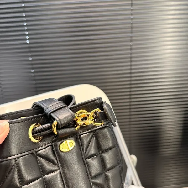 【DIOR公式旗艦店】ディオール リュックサック 当日出荷 好評に付き再入荷！15*24CM 240720