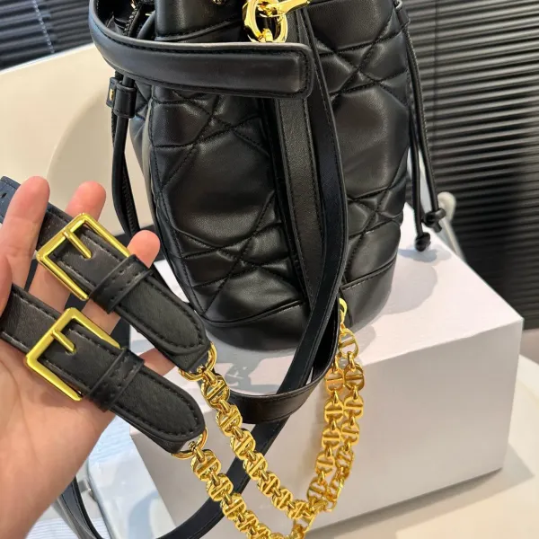 【DIOR公式旗艦店】ディオール リュックサック 当日出荷 好評に付き再入荷！15*24CM 240720