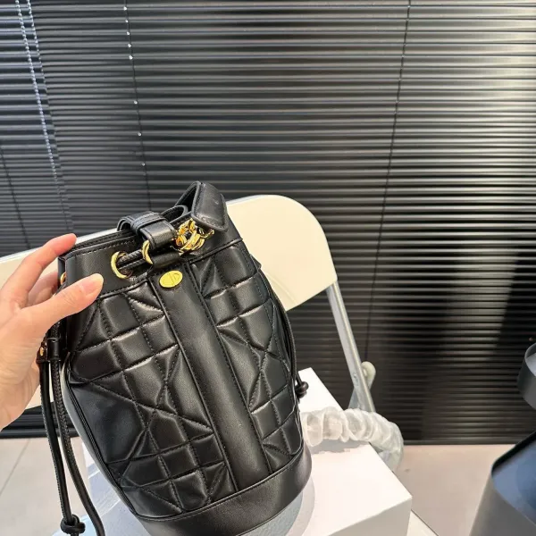 【DIOR公式旗艦店】ディオール リュックサック 当日出荷 好評に付き再入荷！15*24CM 240720