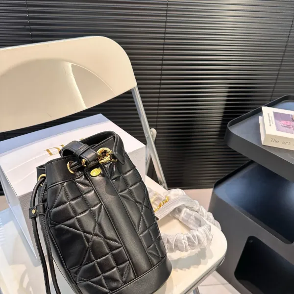 【DIOR公式旗艦店】ディオール リュックサック 当日出荷 好評に付き再入荷！15*24CM 240720