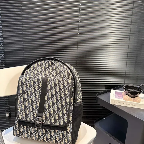 【DIOR公式旗艦店】ディオール リュックサック 当日出荷 好評に付き再入荷！31*40CM 240720
