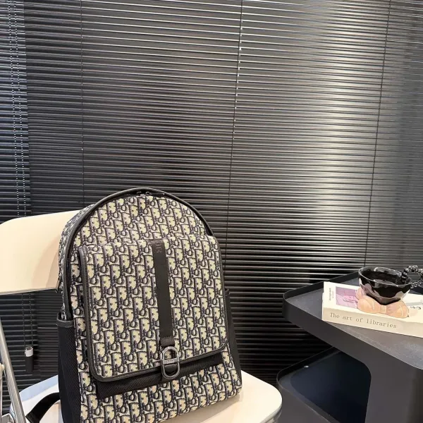 【DIOR公式旗艦店】ディオール リュックサック 当日出荷 好評に付き再入荷！31*40CM 240720