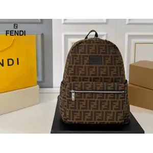 【FENDI  公式旗艦店】フェンディ  リュックサック  当日出荷 好評に付き再入荷！32*37CM  240720