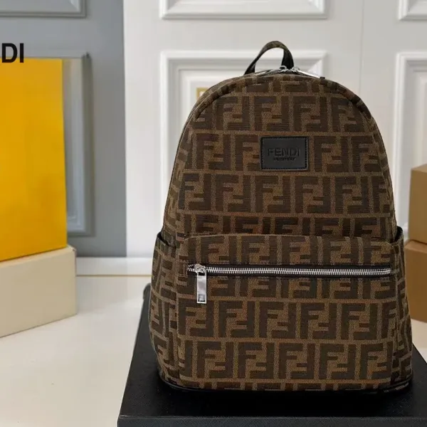 【FENDI  公式旗艦店】フェンディ  リュックサック  当日出荷 好評に付き再入荷！32*37CM  240720