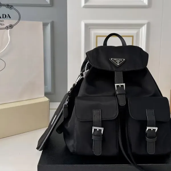 【PRADA  公式 旗艦店】プラダ   リュックサック当日出荷 好評に付き再入荷！30*33CM  240719