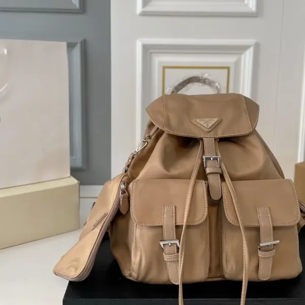 【PRADA  公式 旗艦店】プラダ   リュックサック当日出荷 好評に付き再入荷！30*33CM  240719