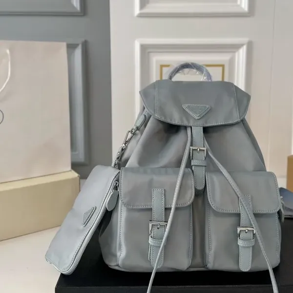 【PRADA  公式 旗艦店】プラダ   リュックサック当日出荷 好評に付き再入荷！30*33CM  240719