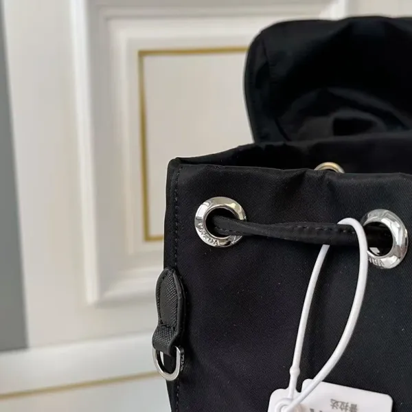 【PRADA  公式 旗艦店】プラダ   リュックサック当日出荷 好評に付き再入荷！30*33CM  240719