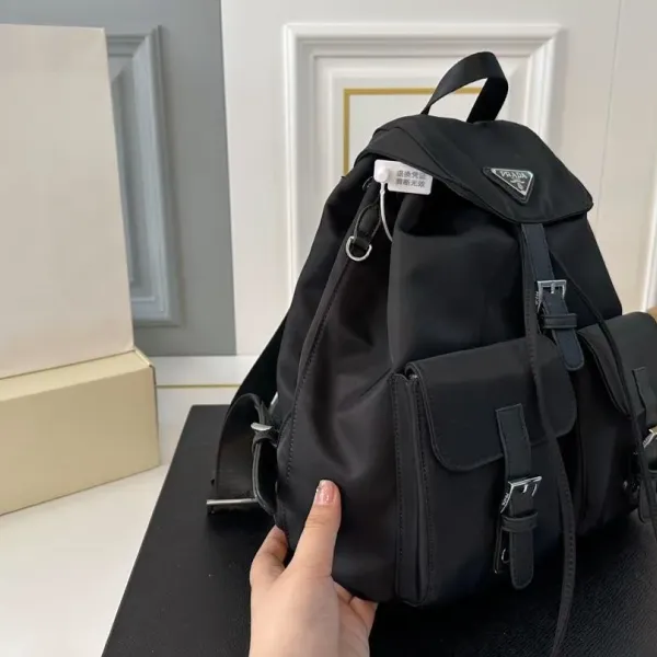 【PRADA  公式 旗艦店】プラダ   リュックサック当日出荷 好評に付き再入荷！30*33CM  240719