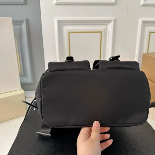 【PRADA  公式 旗艦店】プラダ   リュックサック当日出荷 好評に付き再入荷！30*33CM  240719