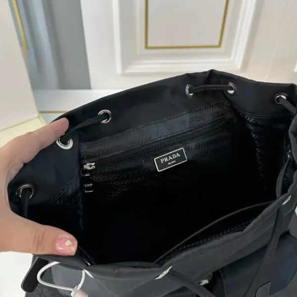【PRADA  公式 旗艦店】プラダ   リュックサック当日出荷 好評に付き再入荷！30*33CM  240719