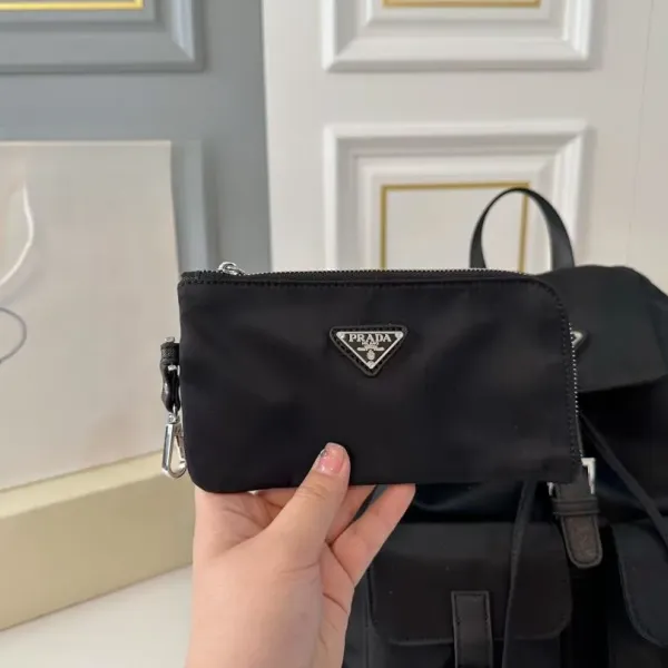 【PRADA  公式 旗艦店】プラダ   リュックサック当日出荷 好評に付き再入荷！30*33CM  240719