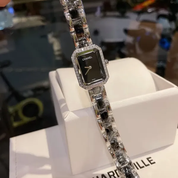 CHANEL(シャネル)  腕時計32MM