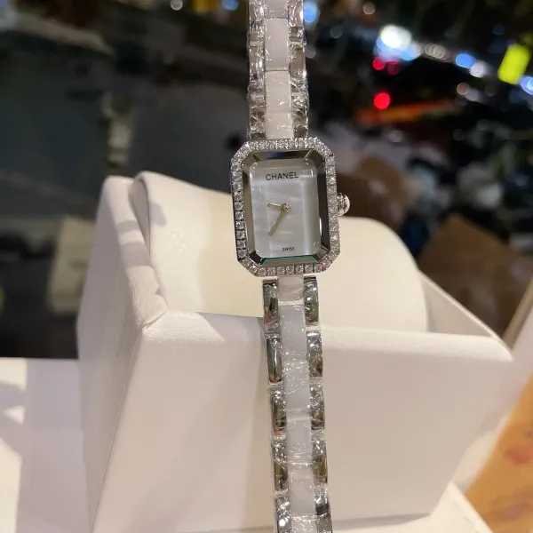 CHANEL(シャネル)  腕時計32MM