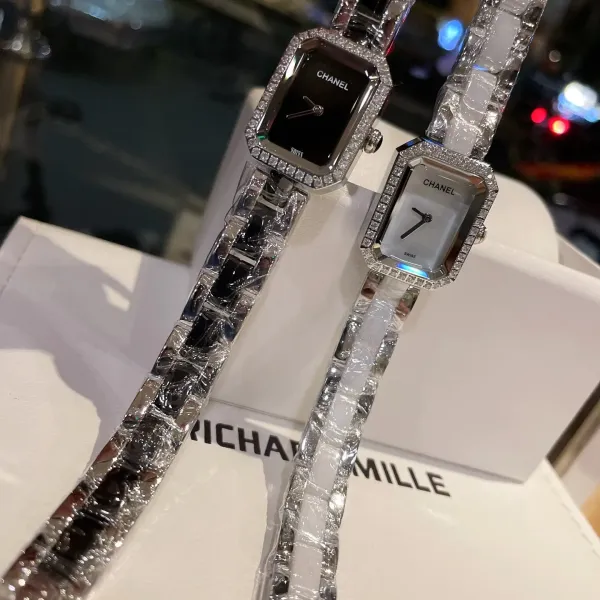 CHANEL(シャネル)  腕時計32MM