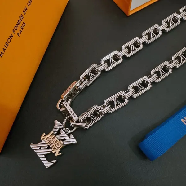 【LOUIS VUITTON】ネックレス、新しいネックレス万能シンプルファッションオーナメント 240813