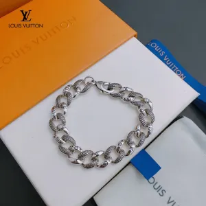 LV  LOUIS VUITTON（ルイヴィトン）チェーンブレスレット  250301