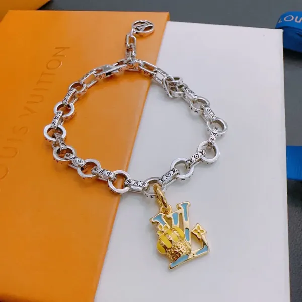 LV  LOUIS VUITTON（ルイヴィトン）チェーンブレスレット  250301