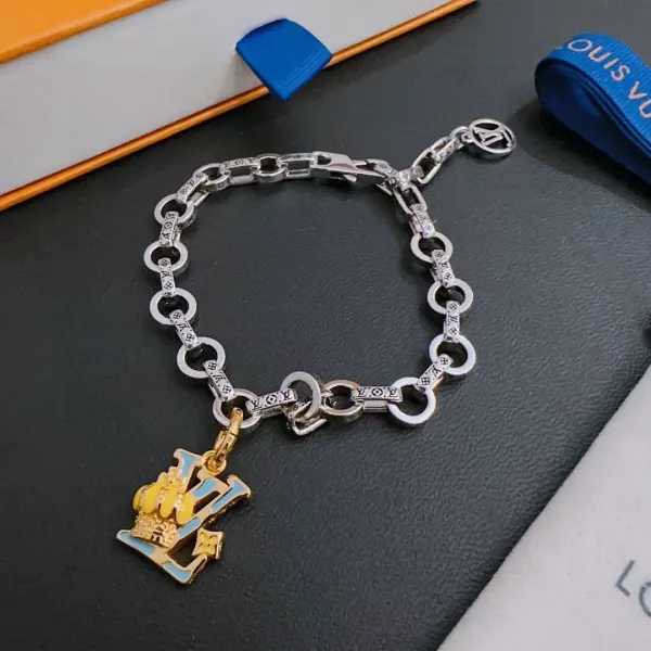 LV  LOUIS VUITTON（ルイヴィトン）チェーンブレスレット  250301