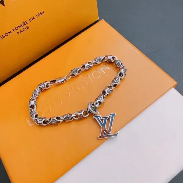 LV LOUIS VUITTON(ルイヴィトン)チェーンブレスレット 250301 LV LOUIS VUITTON(ルイヴィトン)チェーンブレスレット 250301
