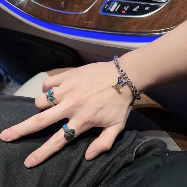 LV LOUIS VUITTON(ルイヴィトン)チェーンブレスレット 250301 LV LOUIS VUITTON(ルイヴィトン)チェーンブレスレット 250301